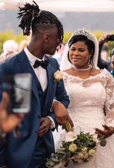 Eduardo Camavinga walking his mother Sofia Simao down the aisle